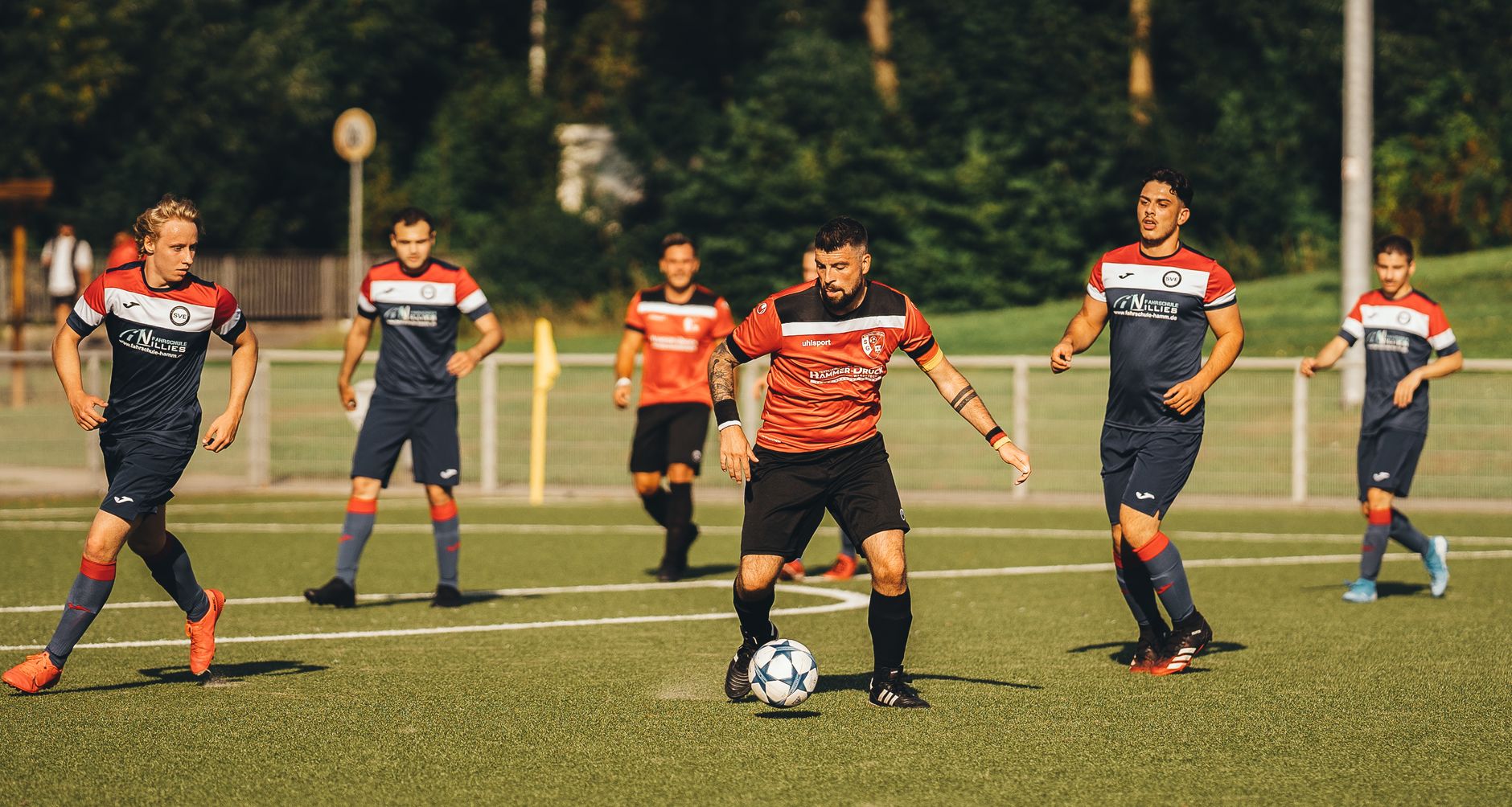 O que é a linha defensiva alta no futebol e como funciona?