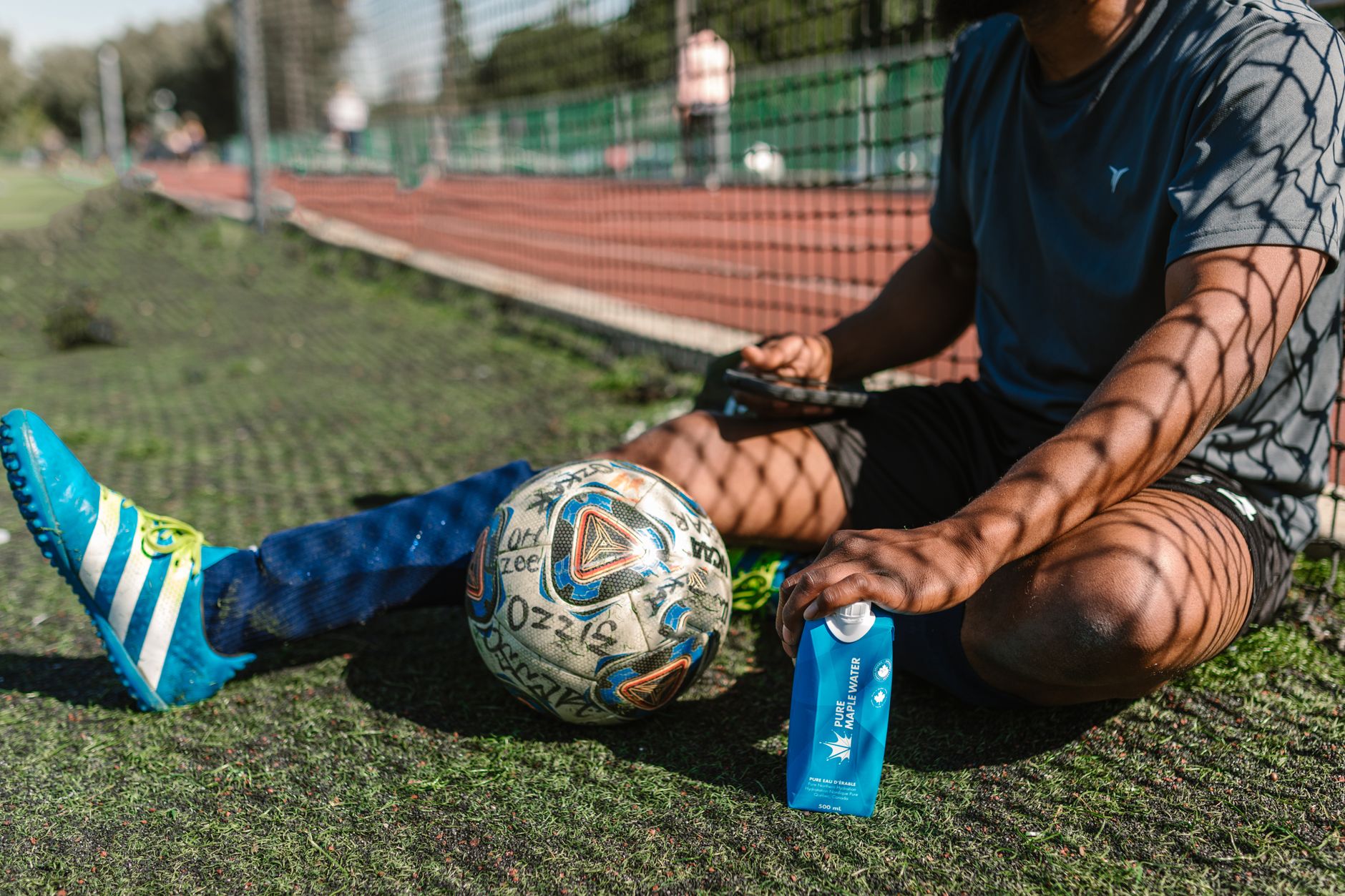 O Segredo dos Relvados: Como a Fisioterapia Salva Carreiras no Futebol de Moçambique