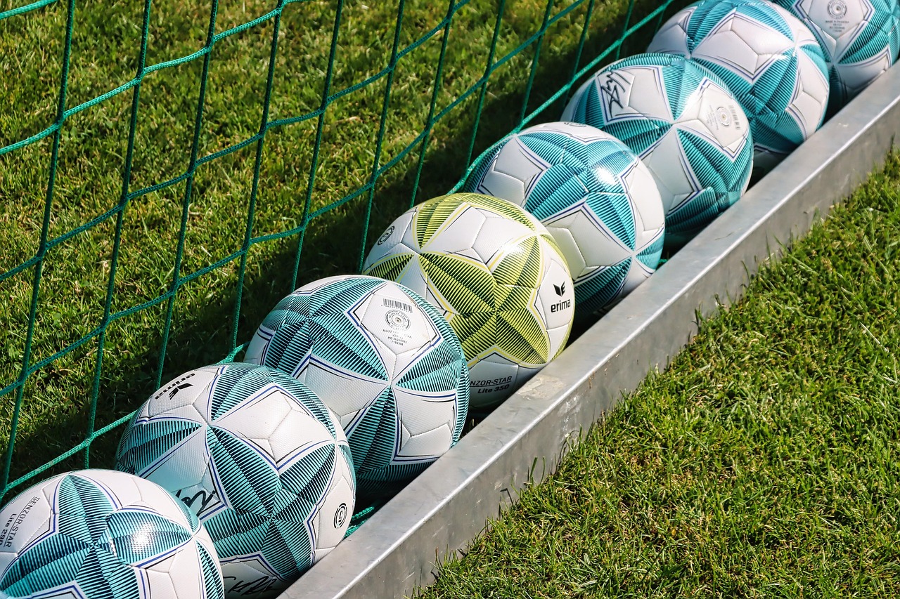 Arsenal na frente por Jack Hinshelwood e novidades no mercado de transferencias