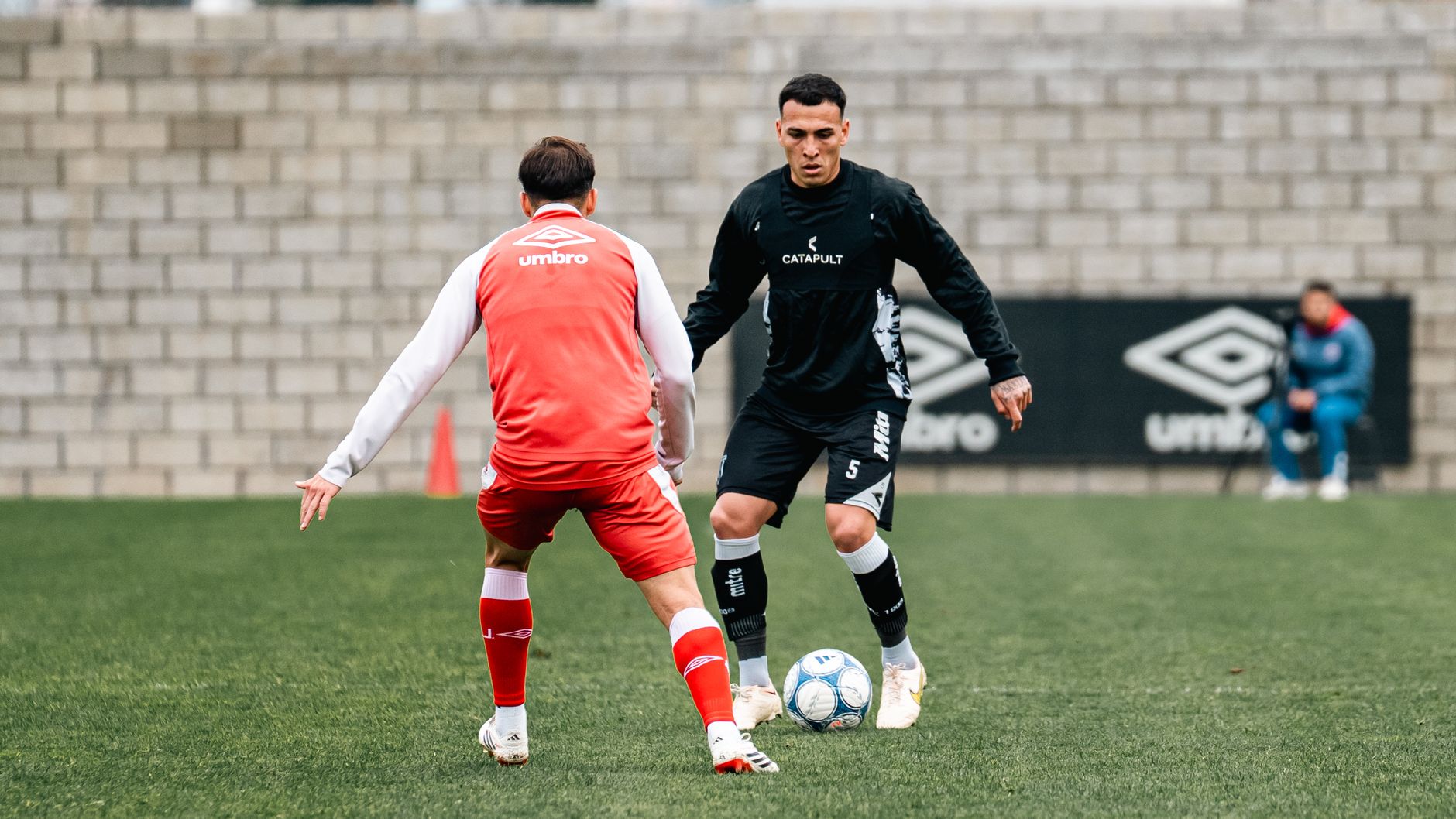 Girona Pronta para Negociar Atacante com o Rangers nas Próximas Horas