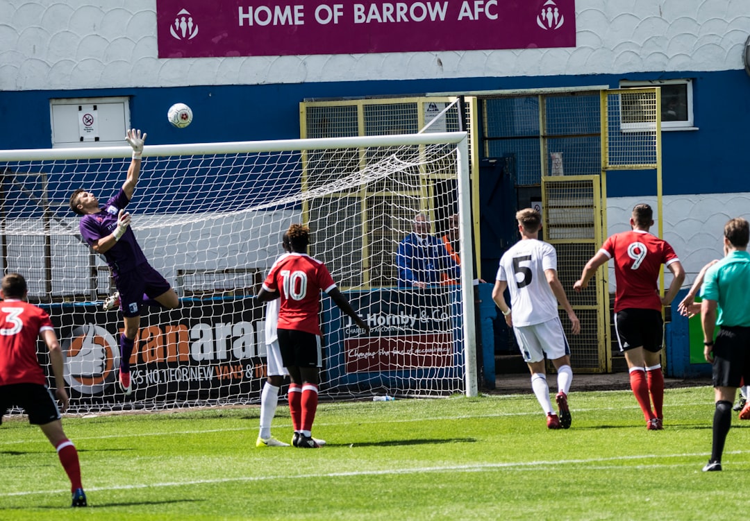 Rangers vence St Mirren no fim e Celtic mantém 100% de aproveitamento