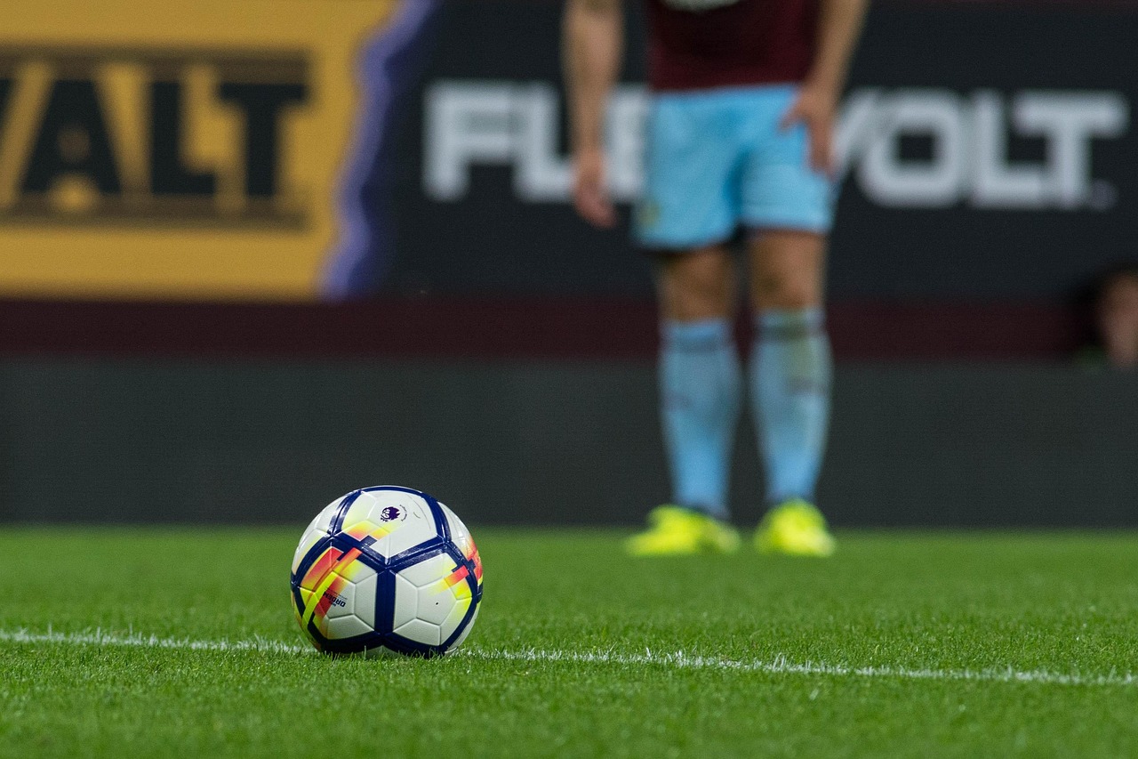 Reviravolta no Fenerbahce: Tecnico tenta pedir demissao apos empate, mas presidente rejeita saida